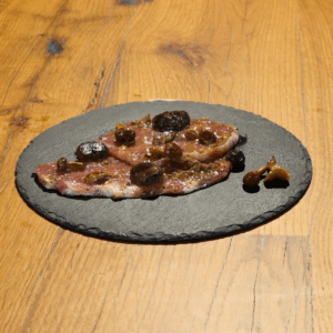 Scaloppina ai funghi, fettina di lonza di suino con funghi, pronta da cuocere