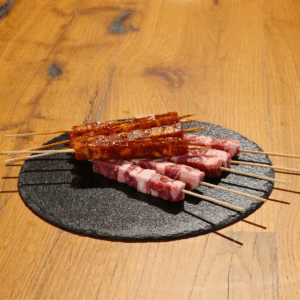 arrosticini di coppa di maiale artigianali, fatti a mano